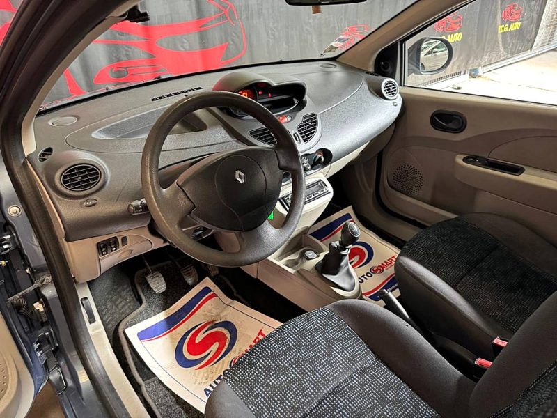 RENAULT TWINGO 1.2i 75 Authentique 