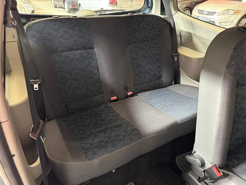 RENAULT TWINGO 1.2i 75 Authentique 