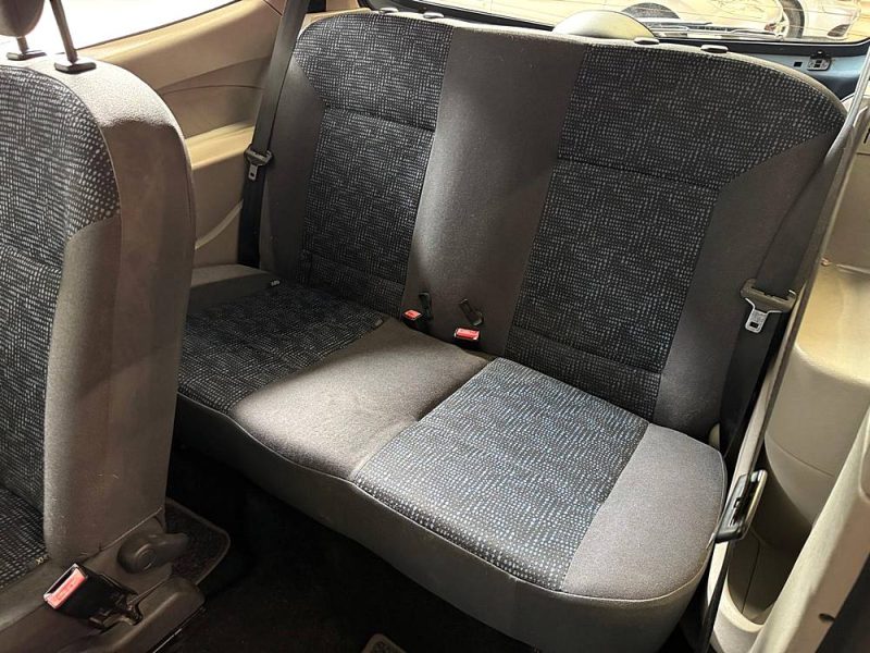 RENAULT TWINGO 1.2i 75 Authentique 