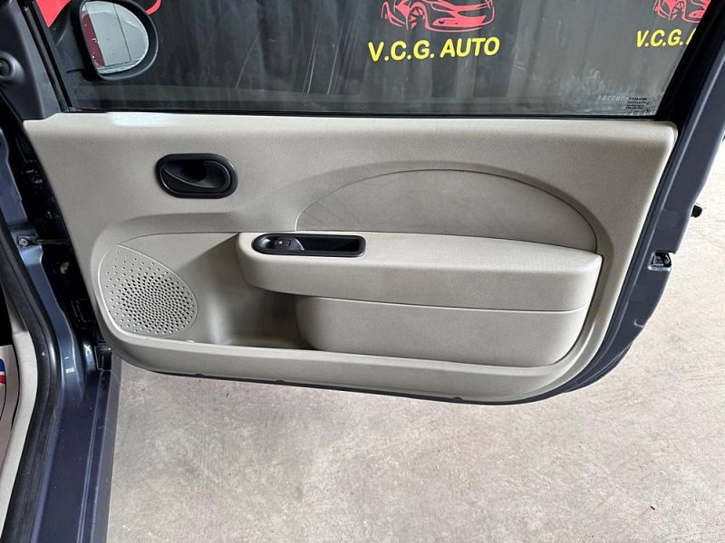 RENAULT TWINGO 1.2i 75 Authentique 