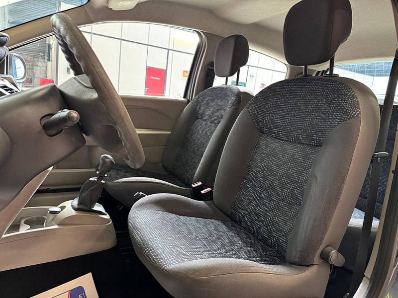 RENAULT TWINGO 1.2i 75 Authentique 