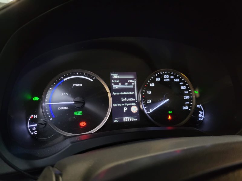 LEXUX IS 300H 223cv PACK BUSINESS / SUIVI LEXUS / SIEGES CHAUFFANTS / CAMERA DE RECUL