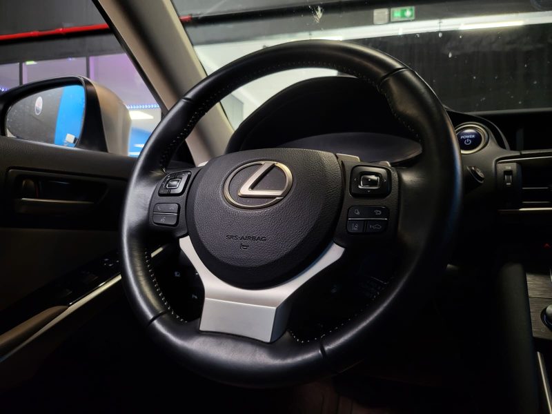 LEXUX IS 300H 223cv PACK BUSINESS / SUIVI LEXUS / SIEGES CHAUFFANTS / CAMERA DE RECUL