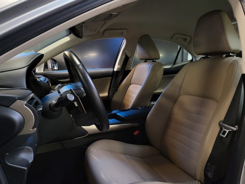 LEXUX IS 300H 223cv PACK BUSINESS / SUIVI LEXUS / SIEGES CHAUFFANTS / CAMERA DE RECUL
