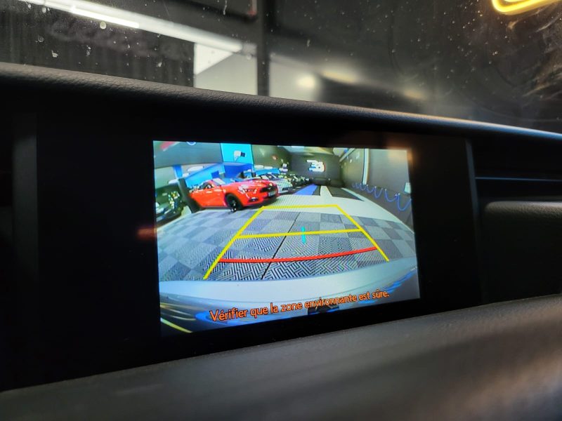 LEXUX IS 300H 223cv PACK BUSINESS / SUIVI LEXUS / SIEGES CHAUFFANTS / CAMERA DE RECUL