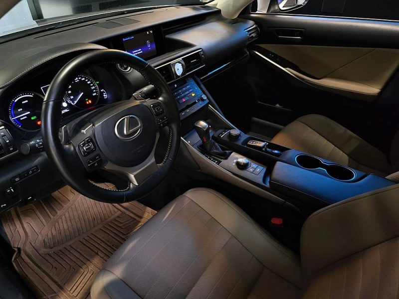 LEXUX IS 300H 223cv PACK BUSINESS / SUIVI LEXUS / SIEGES CHAUFFANTS / CAMERA DE RECUL