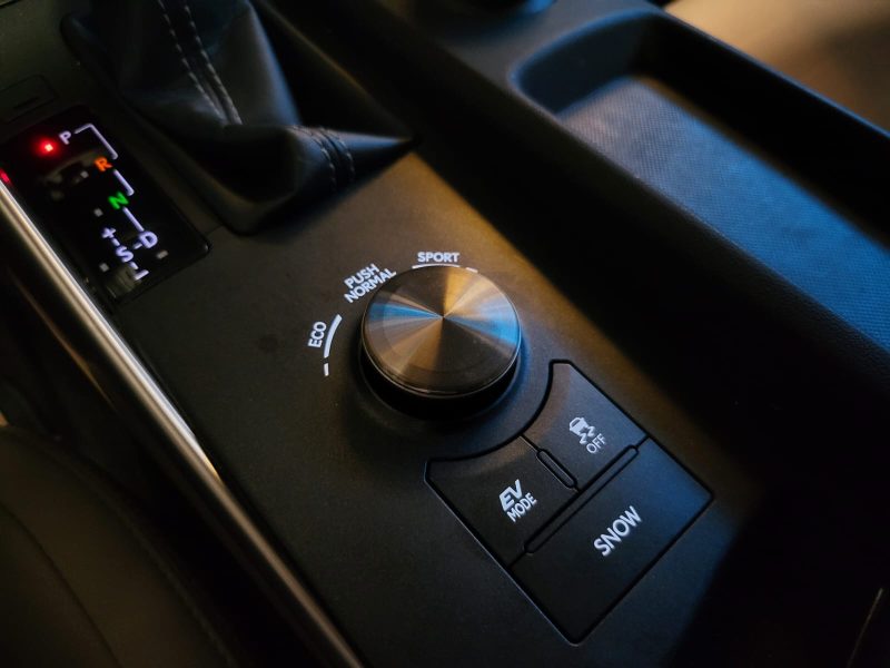 LEXUX IS 300H 223cv PACK BUSINESS / SUIVI LEXUS / SIEGES CHAUFFANTS / CAMERA DE RECUL