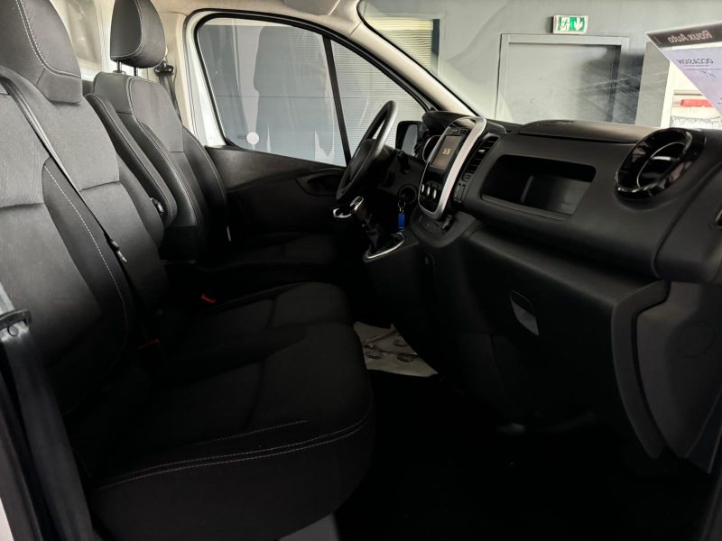 RENAULT TRAFIC 2020
