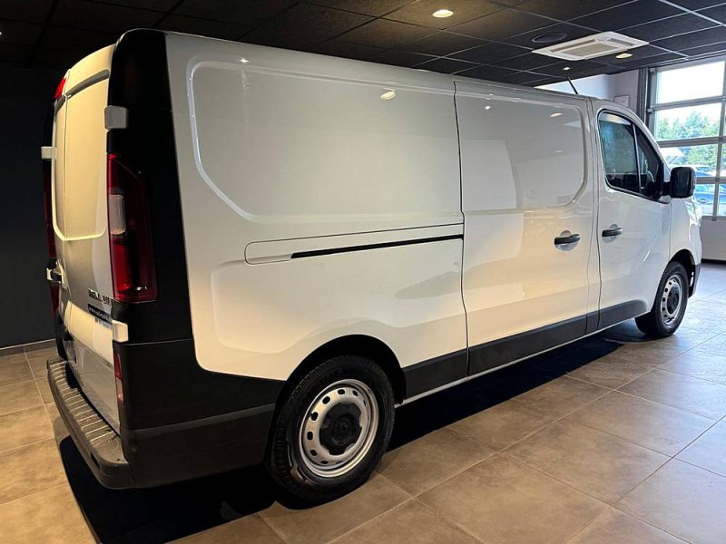 RENAULT TRAFIC 2022