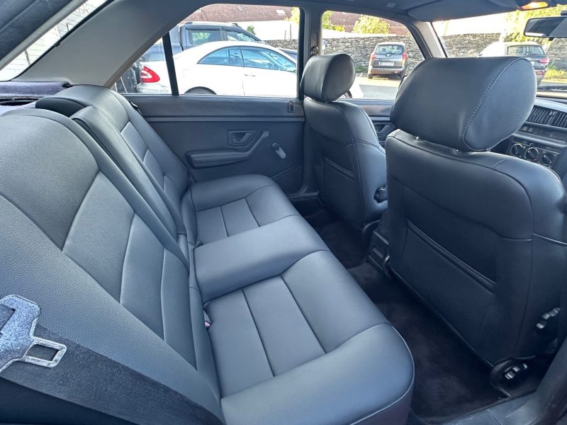 PEUGEOT 405 MI16 NOIR 