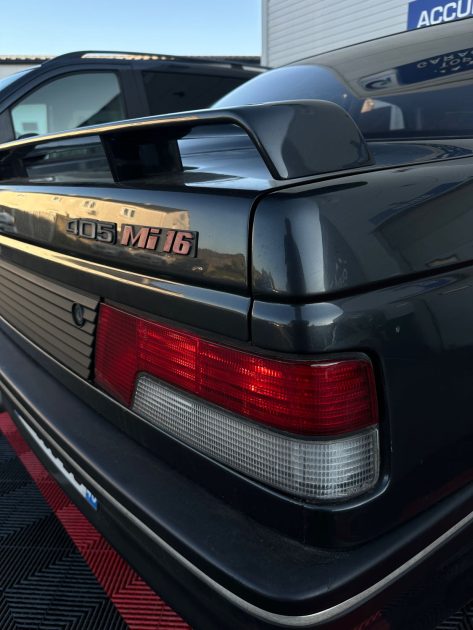 PEUGEOT 405 MI16 NOIR 