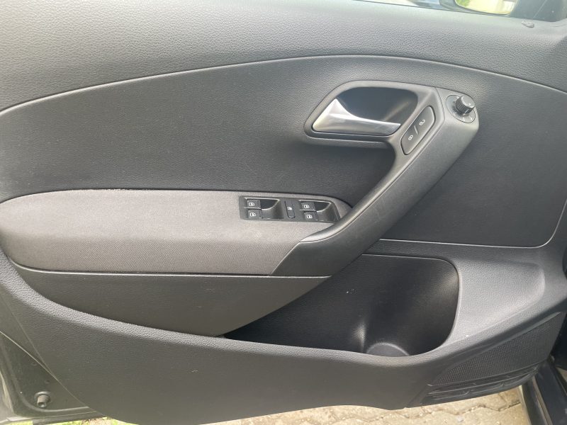 VOLKSWAGEN POLO 2010