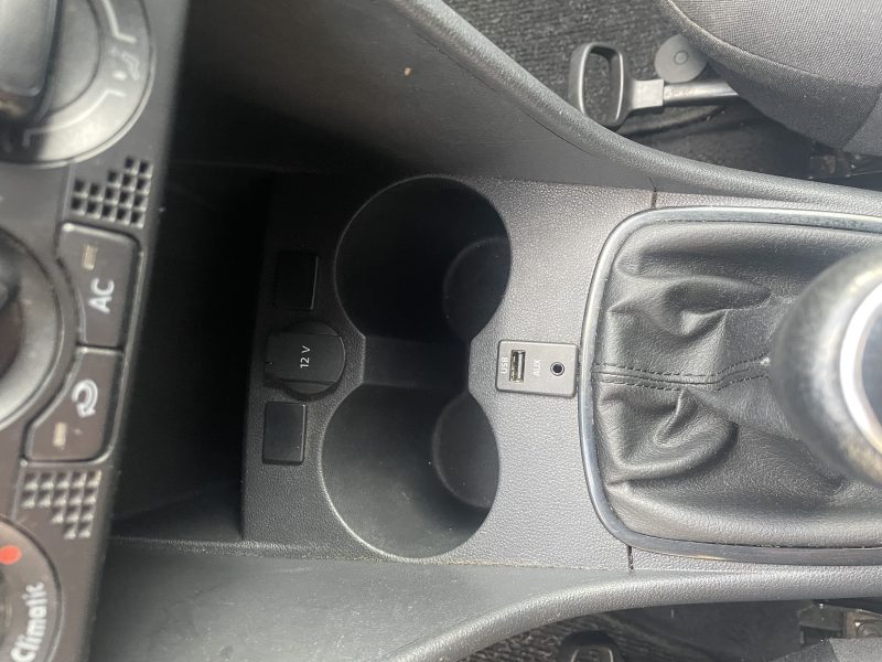 VOLKSWAGEN POLO 2010