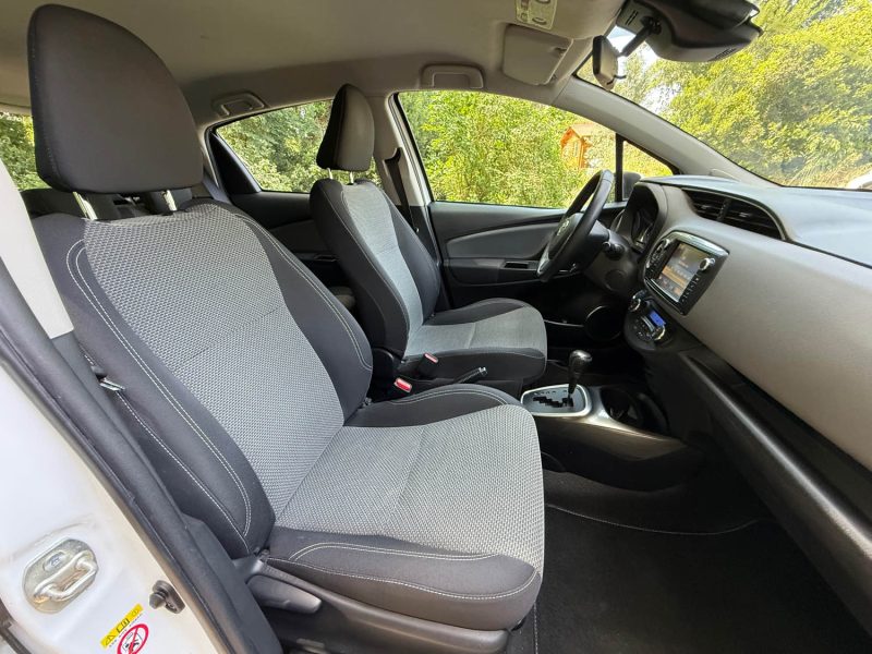 TOYOTA YARIS HYBRID 100H DYNAMIC 