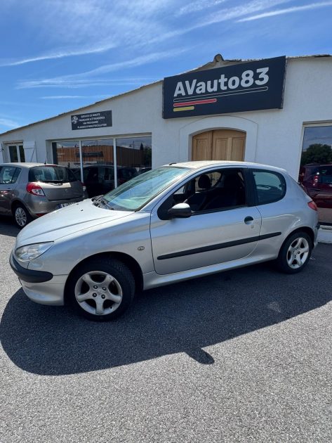 Peugeot 206 1.4i 75cv / Distribution Neuve / CT OK /Révisée 