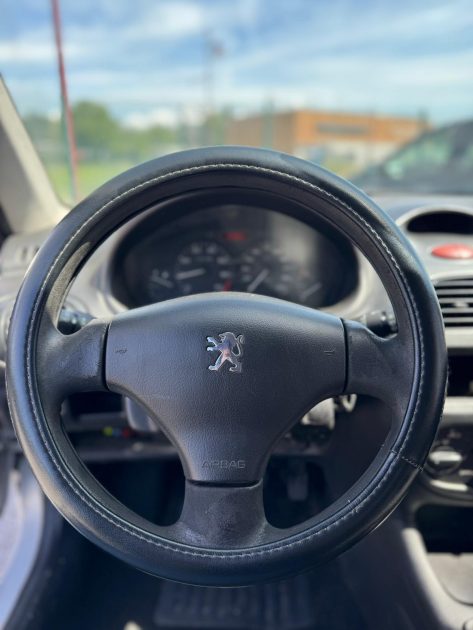 Peugeot 206 1.4i 75cv / Distribution Neuve / CT OK /Révisée 