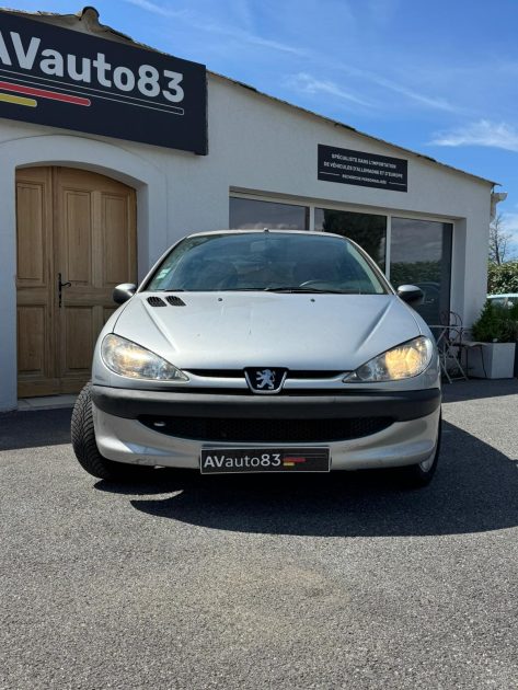 Peugeot 206 1.4i 75cv / Distribution Neuve / CT OK /Révisée 