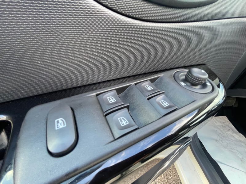 RENAULT CAPTUR 2015 BOITE AUTOMATIQUE 1.2i TCE 120CV CRIT'AIR 1