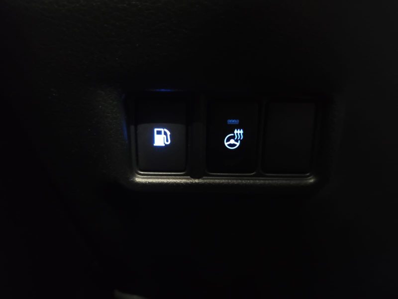 TOYOTA C-HR 1.8i EDITION 122cv / VOLANT CHAUFFANT + SIEGES CHAUFFANTS + APPLE CARPLAY /