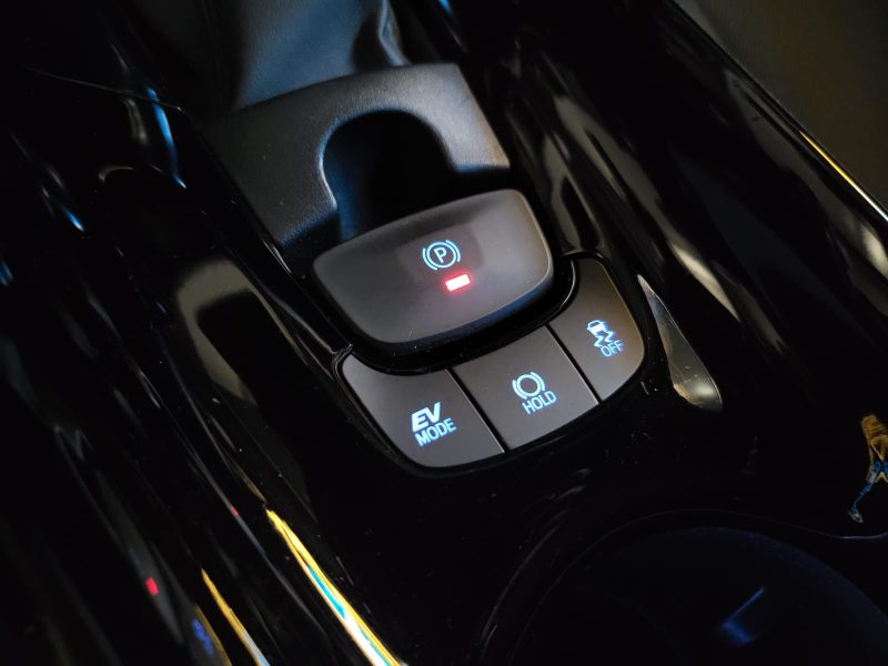 TOYOTA C-HR 1.8i EDITION 122cv / VOLANT CHAUFFANT + SIEGES CHAUFFANTS + APPLE CARPLAY /