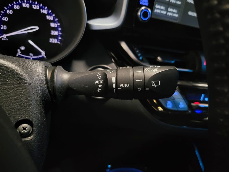 TOYOTA C-HR 1.8i EDITION 122cv / VOLANT CHAUFFANT + SIEGES CHAUFFANTS + APPLE CARPLAY /