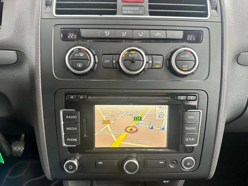 VOLKSWAGEN TOURAN 2012