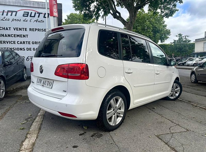 VOLKSWAGEN TOURAN 2012