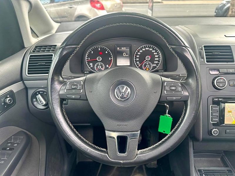 VOLKSWAGEN TOURAN 2012
