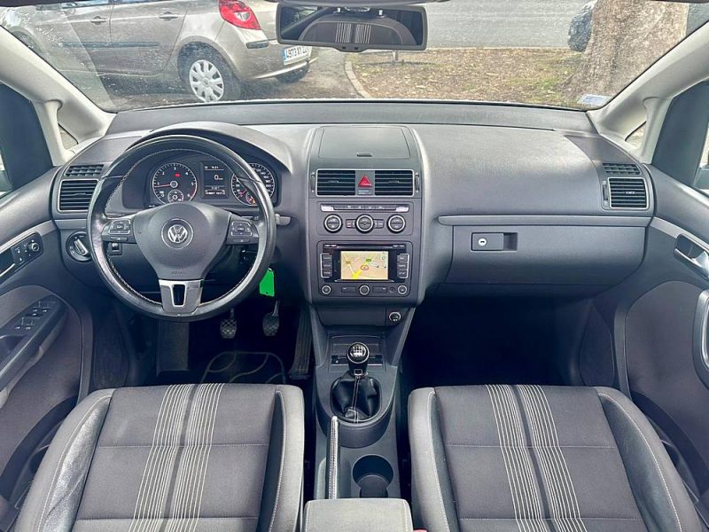 VOLKSWAGEN TOURAN 2012