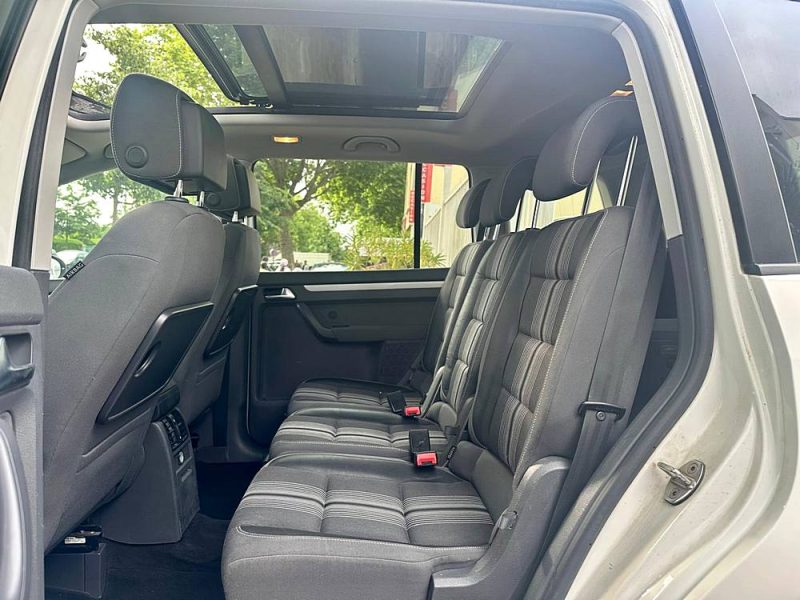 VOLKSWAGEN TOURAN 2012