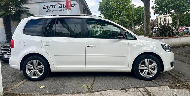 VOLKSWAGEN TOURAN 2012