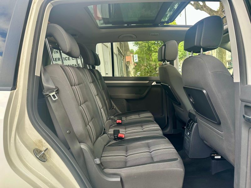 VOLKSWAGEN TOURAN 2012