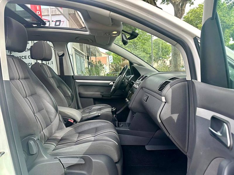 VOLKSWAGEN TOURAN 2012