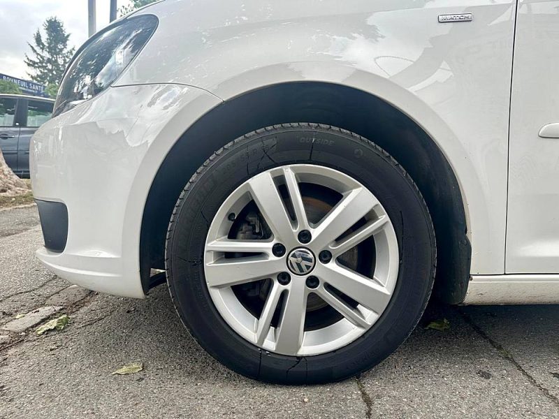 VOLKSWAGEN TOURAN 2012