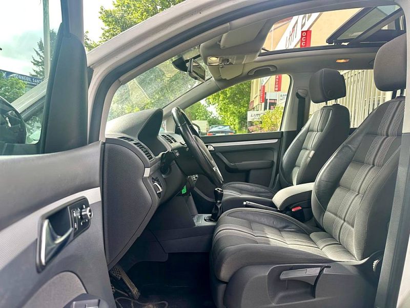 VOLKSWAGEN TOURAN 2012