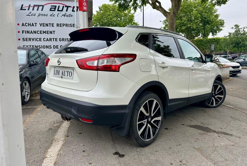 NISSAN QASHQAI 2015