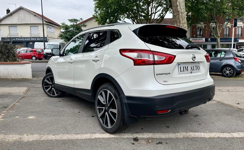 NISSAN QASHQAI 2015