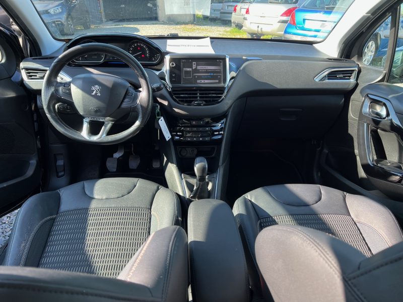 PEUGEOT 208 2012