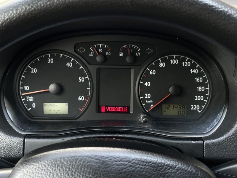 VOLKSWAGEN POLO 4 IV 1.4 i 75 Cv BOITE AUTOMATIQUE 5 PORTES CLIMATISATION REGULATEUR - GARANTIE 1 AN