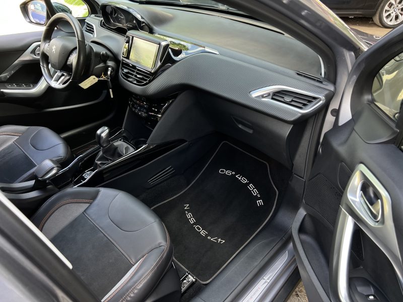 PEUGEOT 2008 CROSSWAY 1.2 110 PREMIERE MAIN 24 400 Kms CRIT AIR 1 ECRAN GPS TACTILE - GARANTIE 1 AN