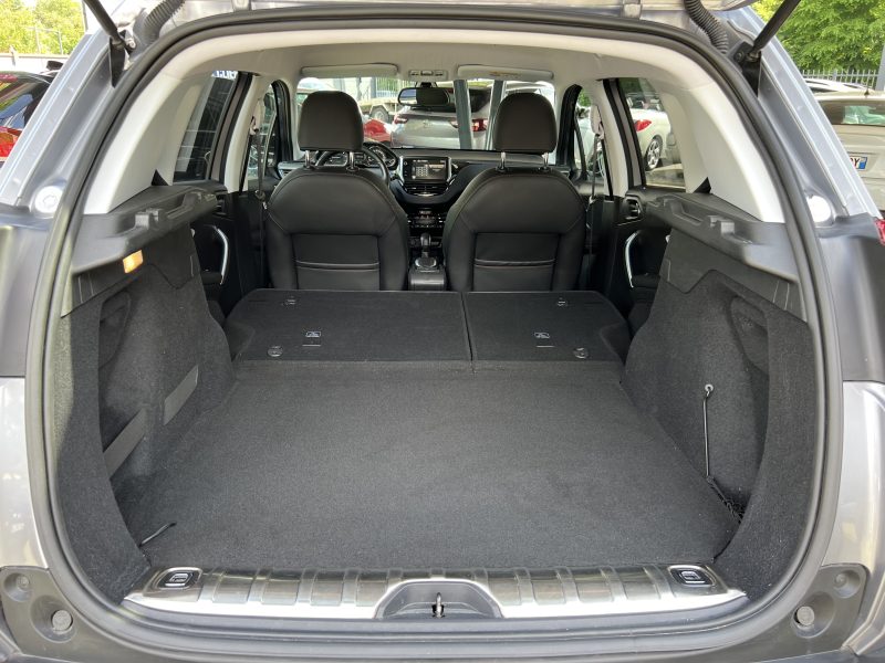 PEUGEOT 2008 CROSSWAY 1.2 110 PREMIERE MAIN 24 400 Kms CRIT AIR 1 ECRAN GPS TACTILE - GARANTIE 1 AN