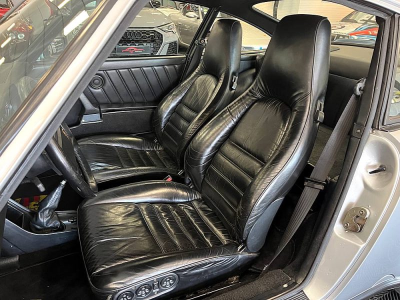 PORSCHE 911 Carrera 3.2 - 1989