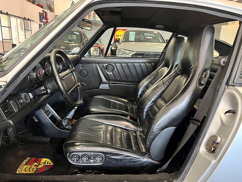 PORSCHE 911 Carrera 3.2 - 1989