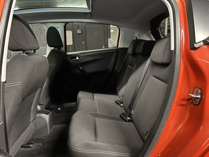 PEUGEOT 208 PHASE 2 1.2 82 Cv APPLE CARPLAY & ANDROID TOIT PANO CAMERA / 23 800 Kms - GARANTIE 1 AN