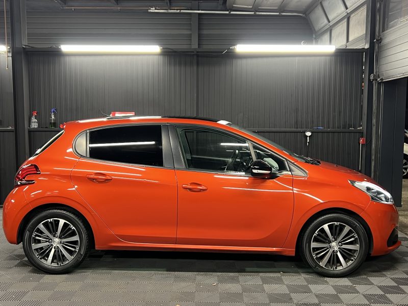 PEUGEOT 208 PHASE 2 1.2 82 Cv APPLE CARPLAY & ANDROID TOIT PANO CAMERA / 23 800 Kms - GARANTIE 1 AN