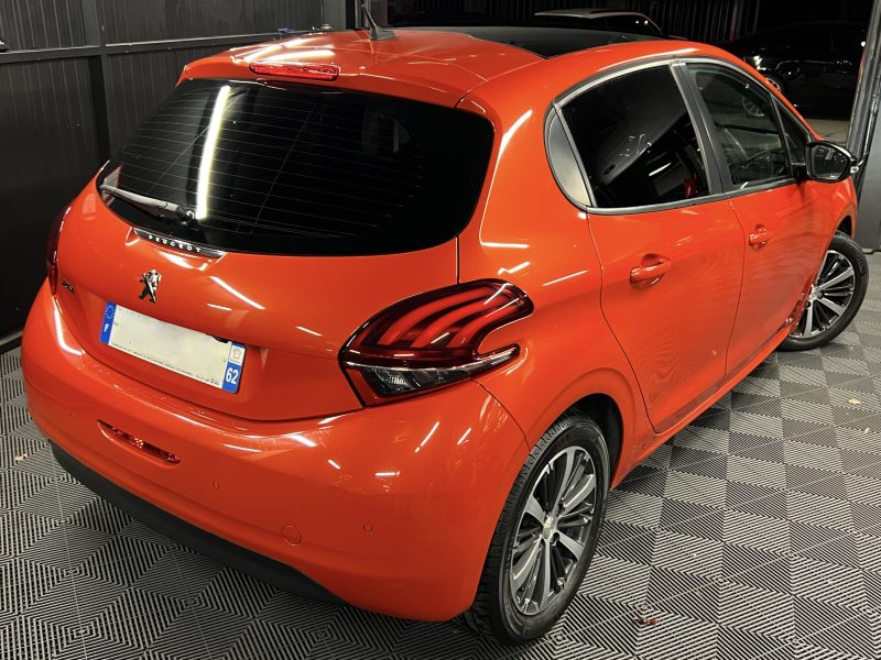 PEUGEOT 208 PHASE 2 1.2 82 Cv APPLE CARPLAY & ANDROID TOIT PANO CAMERA / 23 800 Kms - GARANTIE 1 AN