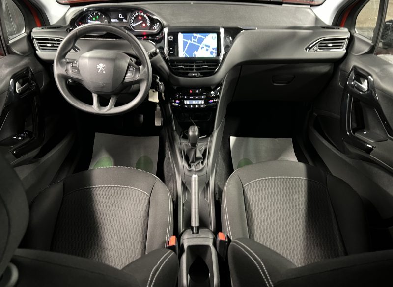 PEUGEOT 208 PHASE 2 1.2 82 Cv APPLE CARPLAY & ANDROID TOIT PANO CAMERA / 23 800 Kms - GARANTIE 1 AN
