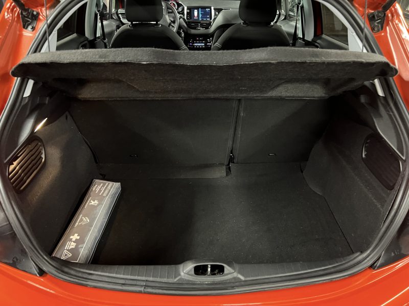 PEUGEOT 208 PHASE 2 1.2 82 Cv APPLE CARPLAY & ANDROID TOIT PANO CAMERA / 23 800 Kms - GARANTIE 1 AN