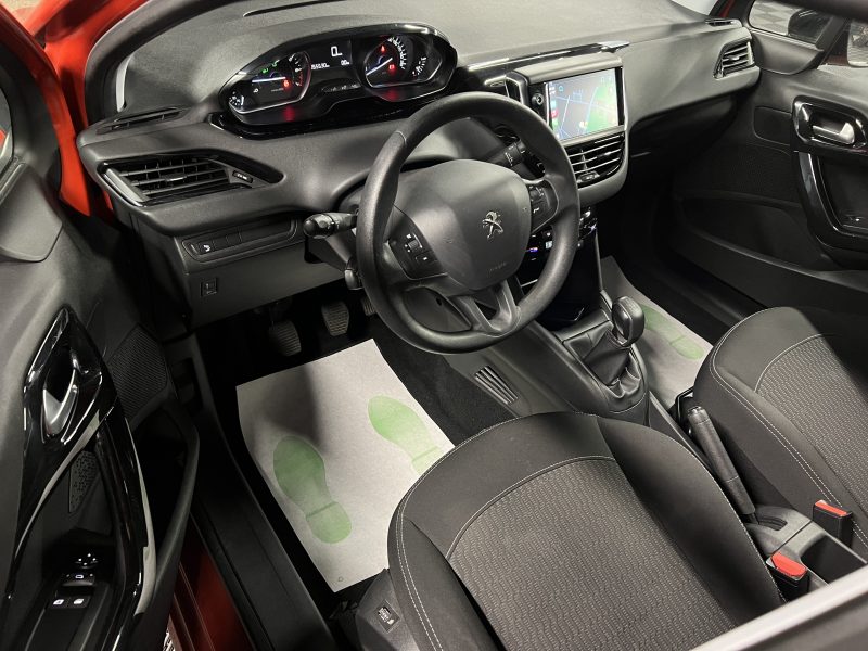 PEUGEOT 208 PHASE 2 1.2 82 Cv APPLE CARPLAY & ANDROID TOIT PANO CAMERA / 23 800 Kms - GARANTIE 1 AN