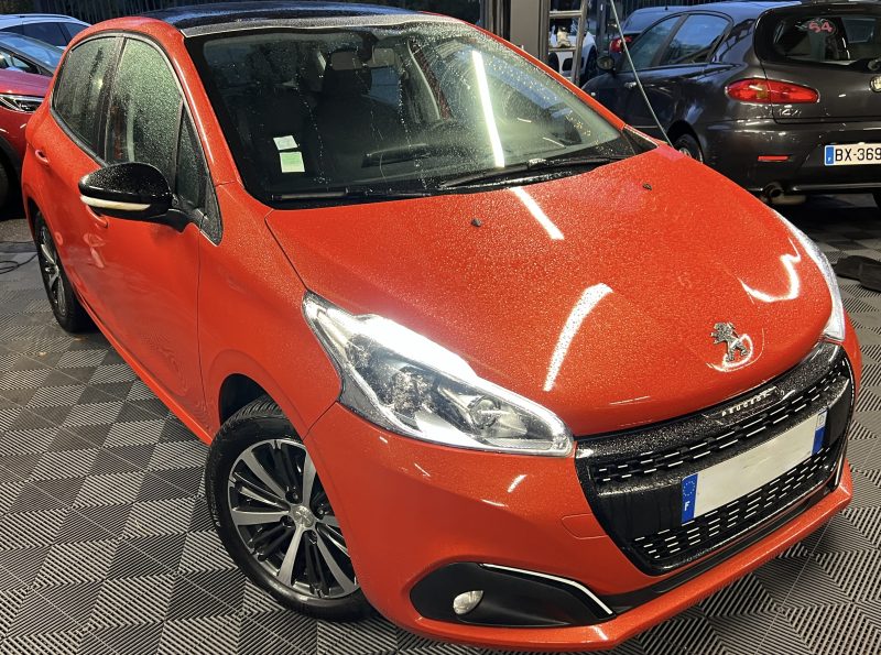 PEUGEOT 208 PHASE 2 1.2 82 Cv APPLE CARPLAY & ANDROID TOIT PANO CAMERA / 23 800 Kms - GARANTIE 1 AN